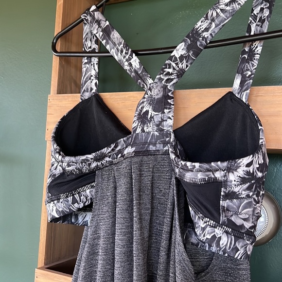 Lululemon top with built in bra. Size 6. Grey/black floral. - Picture 4 of 8